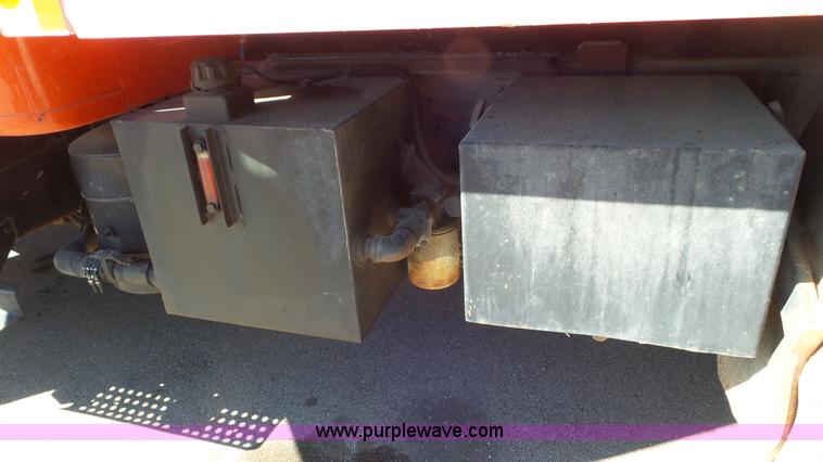 image for item K6922 1997 International 4900 dump truck