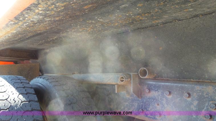 image for item K6922 1997 International 4900 dump truck