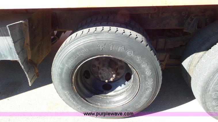 image for item K6922 1997 International 4900 dump truck