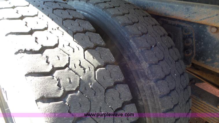 image for item K6922 1997 International 4900 dump truck