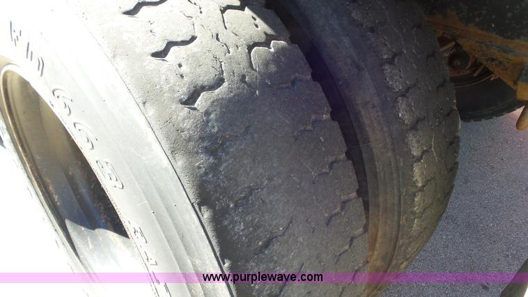 image for item K6922 1997 International 4900 dump truck