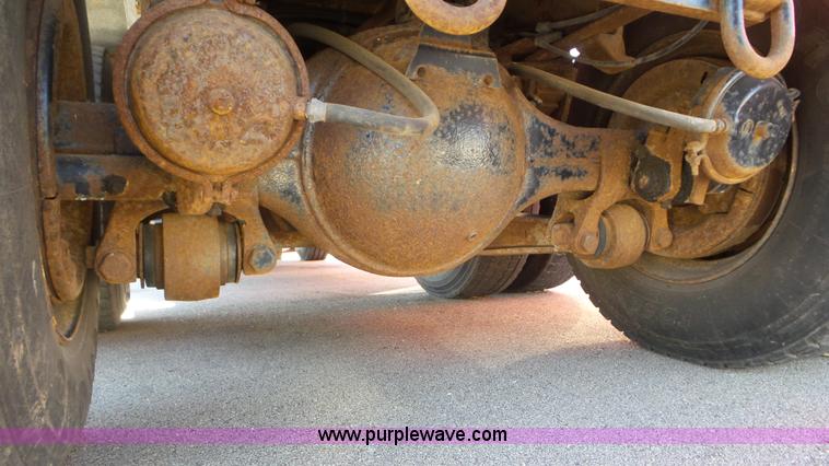 image for item K6922 1997 International 4900 dump truck