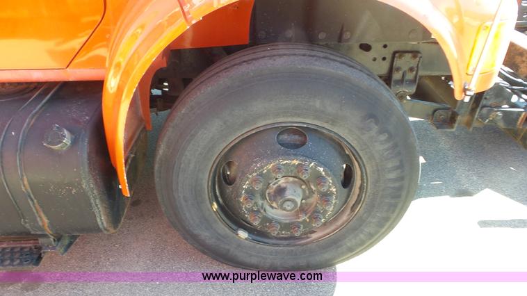 image for item K6922 1997 International 4900 dump truck