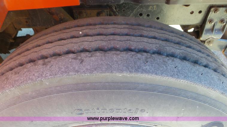 image for item K6922 1997 International 4900 dump truck