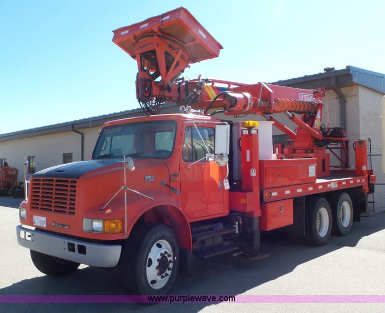 image for item K6923 1999 International 4900 digger derrick truck