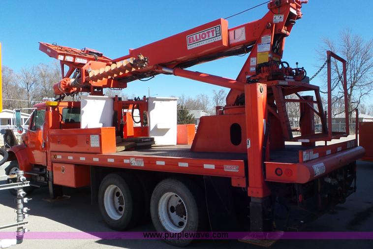 image for item K6923 1999 International 4900 digger derrick truck