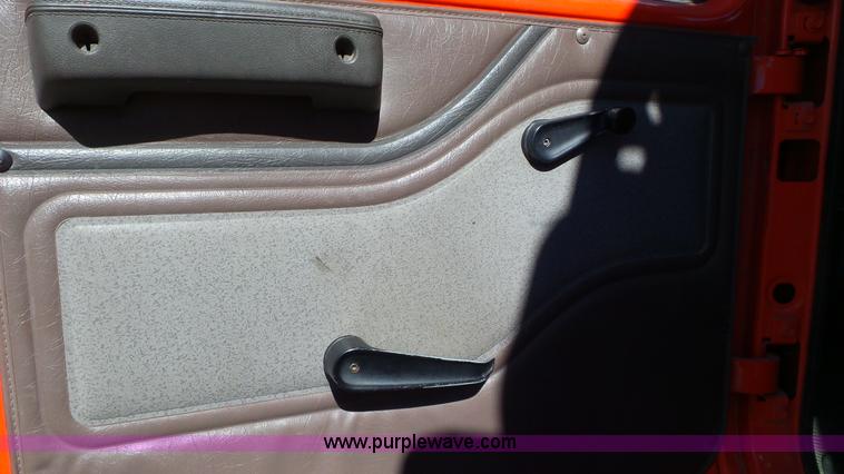 image for item K6923 1999 International 4900 digger derrick truck