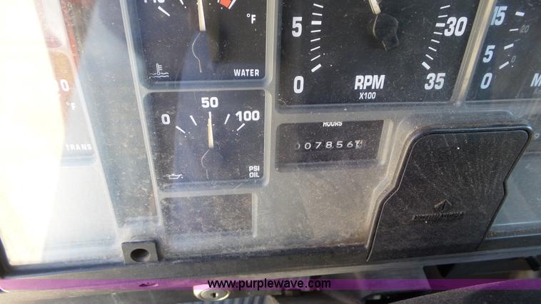 image for item K6923 1999 International 4900 digger derrick truck