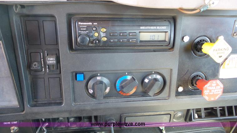 image for item K6923 1999 International 4900 digger derrick truck