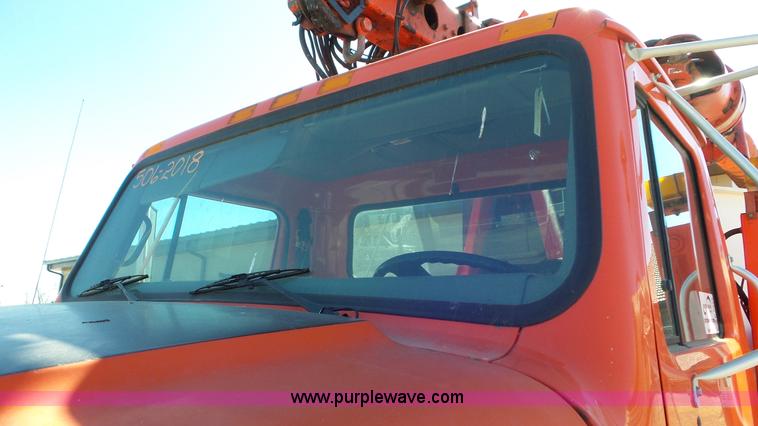 image for item K6923 1999 International 4900 digger derrick truck