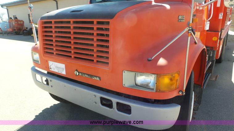 image for item K6923 1999 International 4900 digger derrick truck