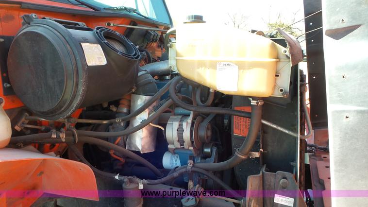 image for item K6923 1999 International 4900 digger derrick truck