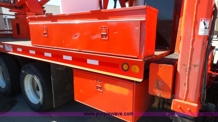 image for item K6923 1999 International 4900 digger derrick truck