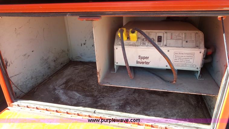 image for item K6923 1999 International 4900 digger derrick truck