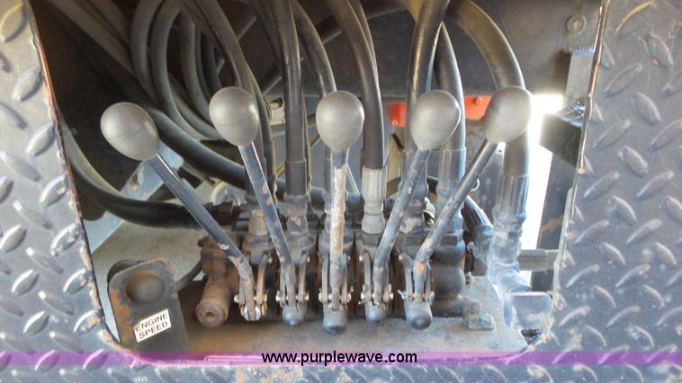 image for item K6923 1999 International 4900 digger derrick truck