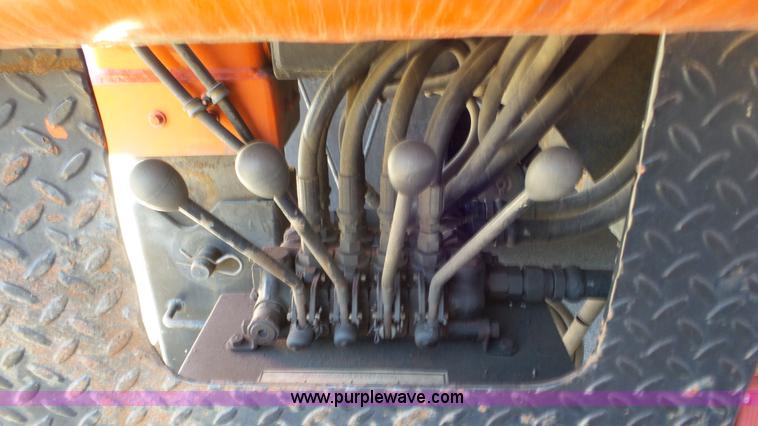 image for item K6923 1999 International 4900 digger derrick truck