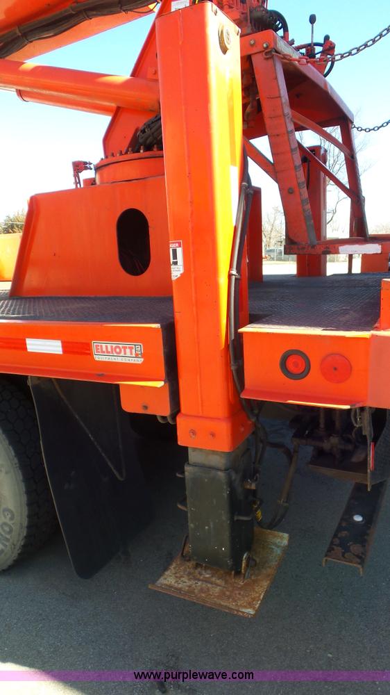 image for item K6923 1999 International 4900 digger derrick truck