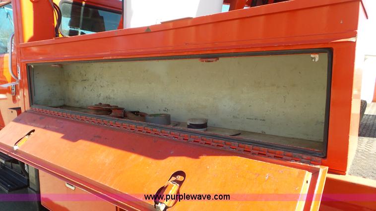 image for item K6923 1999 International 4900 digger derrick truck