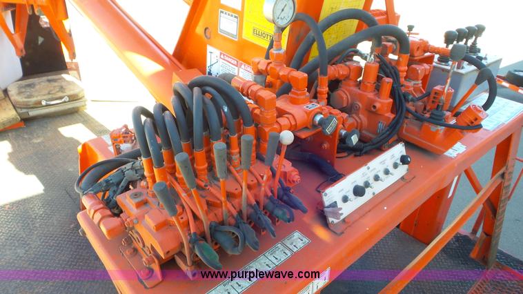 image for item K6923 1999 International 4900 digger derrick truck