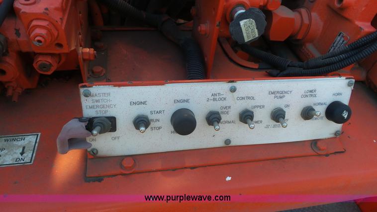 image for item K6923 1999 International 4900 digger derrick truck