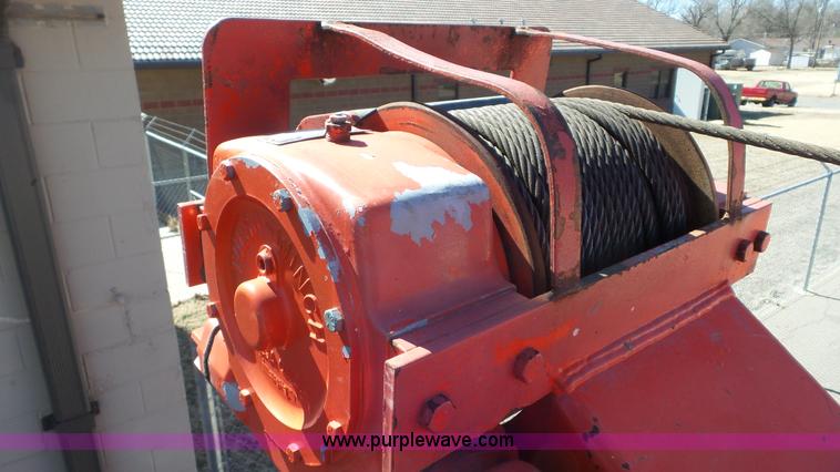 image for item K6923 1999 International 4900 digger derrick truck