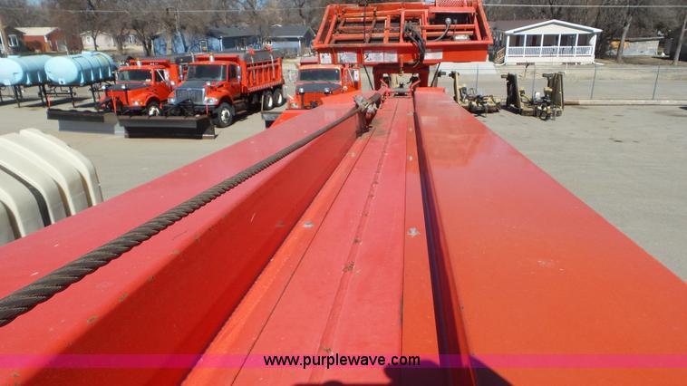 image for item K6923 1999 International 4900 digger derrick truck