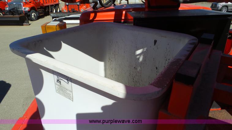 image for item K6923 1999 International 4900 digger derrick truck