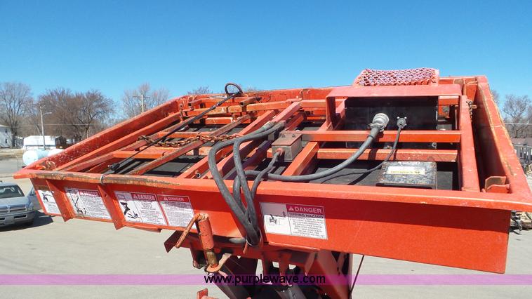 image for item K6923 1999 International 4900 digger derrick truck