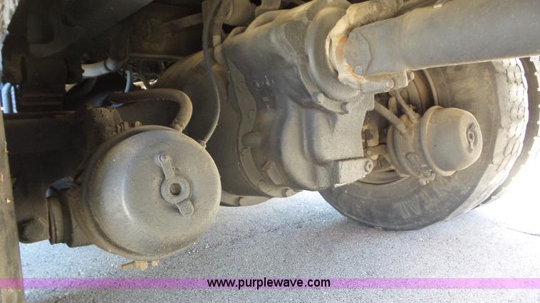 image for item K6923 1999 International 4900 digger derrick truck