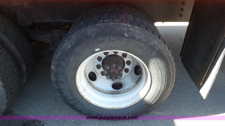 image for item K6923 1999 International 4900 digger derrick truck