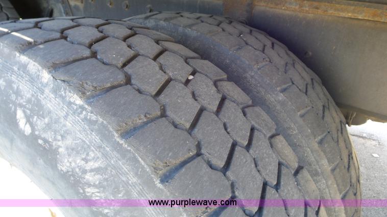 image for item K6923 1999 International 4900 digger derrick truck