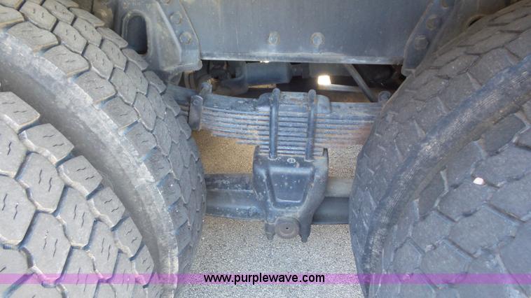 image for item K6923 1999 International 4900 digger derrick truck