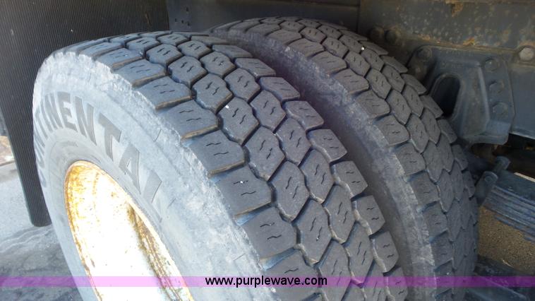 image for item K6923 1999 International 4900 digger derrick truck