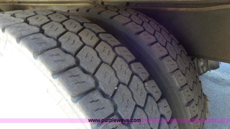 image for item K6923 1999 International 4900 digger derrick truck