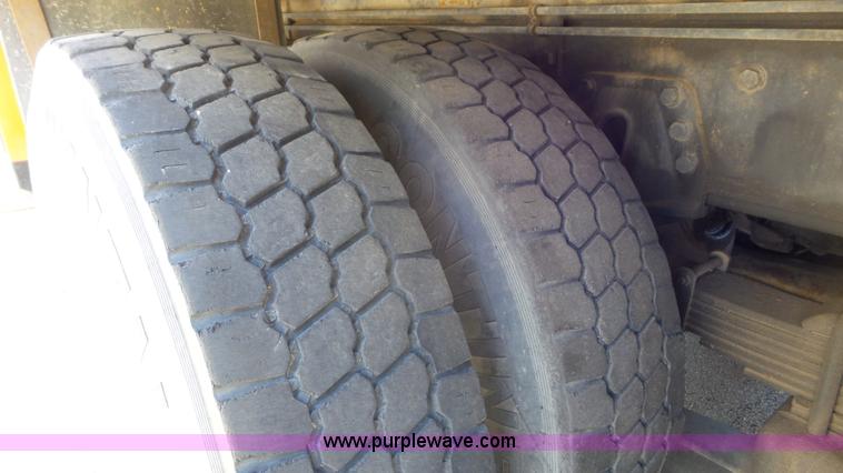 image for item K6923 1999 International 4900 digger derrick truck