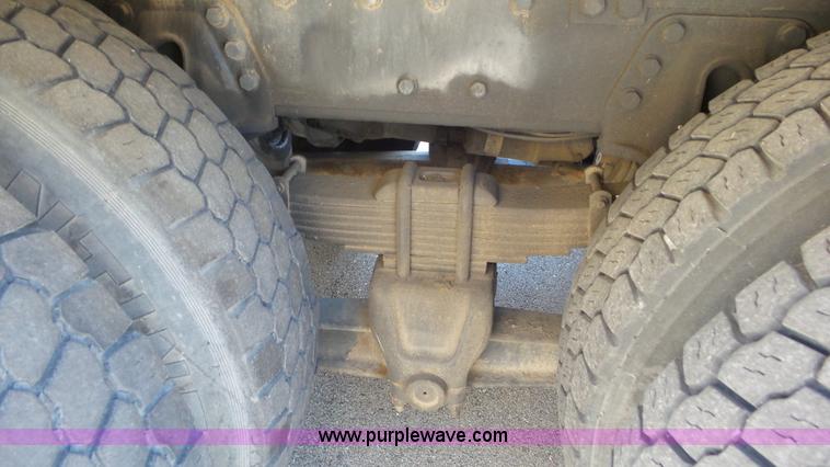 image for item K6923 1999 International 4900 digger derrick truck