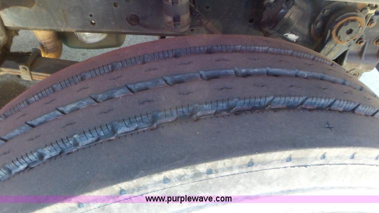 image for item K6923 1999 International 4900 digger derrick truck