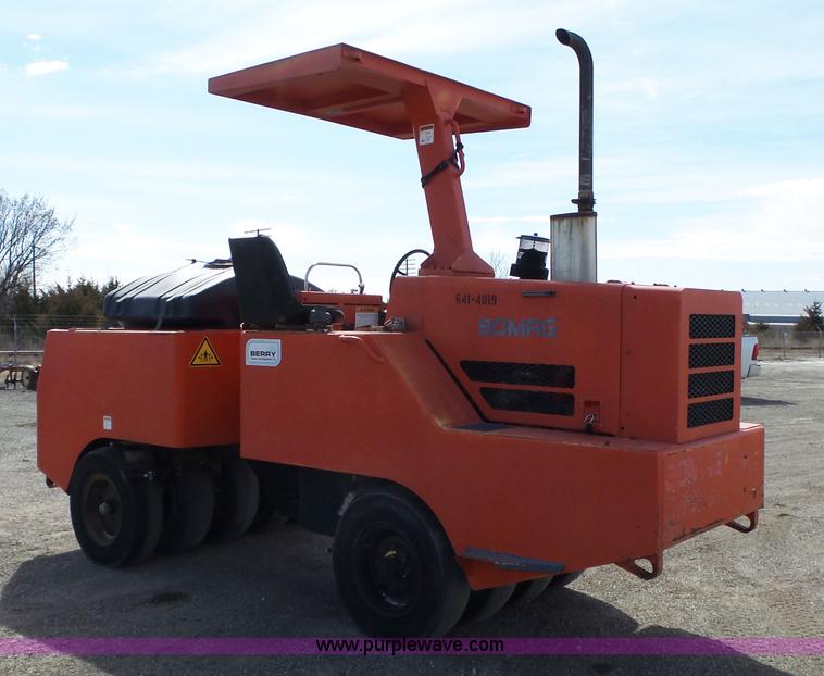 image for item L6259 1999 Bomag BW11RH pneumatic roller
