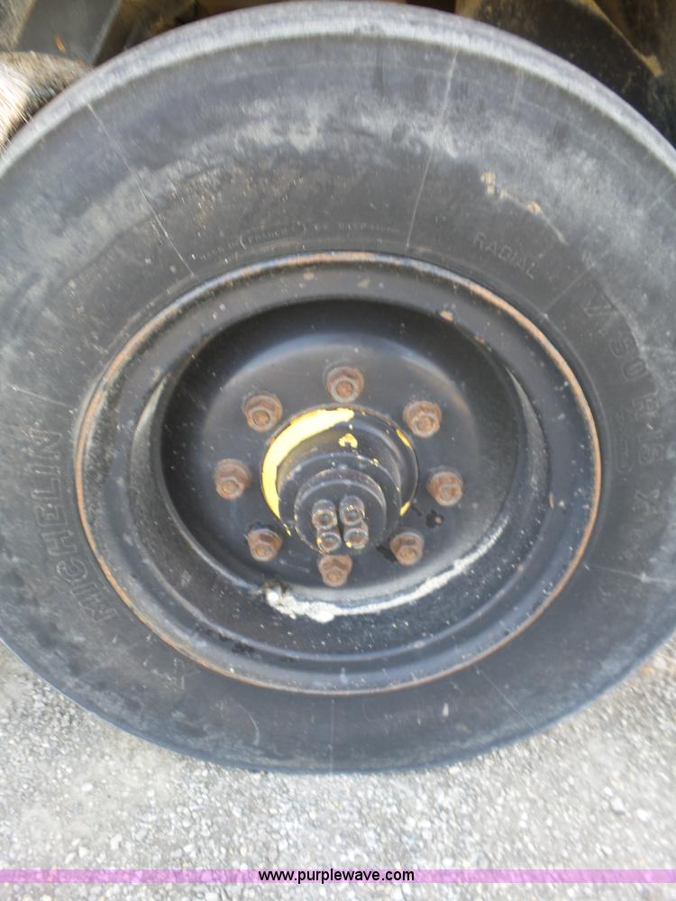 image for item L6259 1999 Bomag BW11RH pneumatic roller