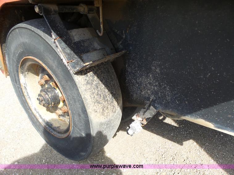 image for item L6259 1999 Bomag BW11RH pneumatic roller