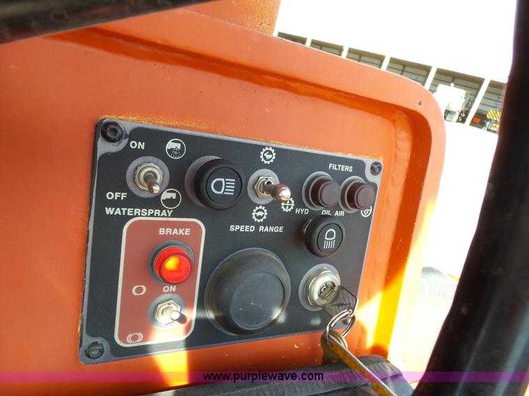 image for item L6259 1999 Bomag BW11RH pneumatic roller