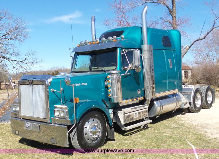 image for item AX9236 2006 Western Star 4900EX semi truck