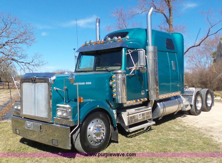 image for item AX9236 2006 Western Star 4900EX semi truck