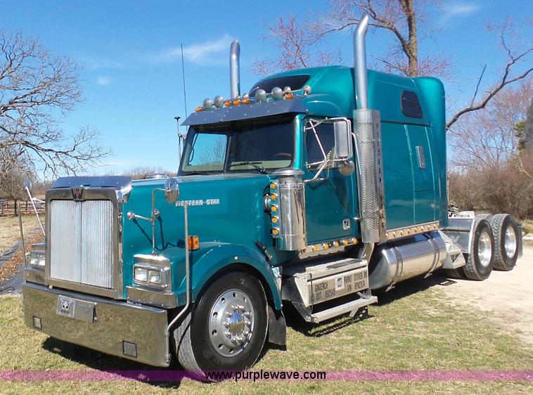 image for item AX9236 2006 Western Star 4900EX semi truck