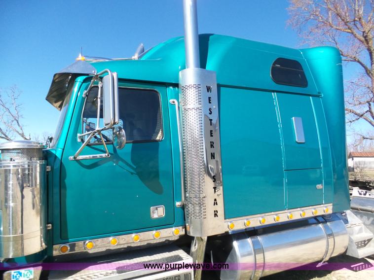 image for item AX9236 2006 Western Star 4900EX semi truck