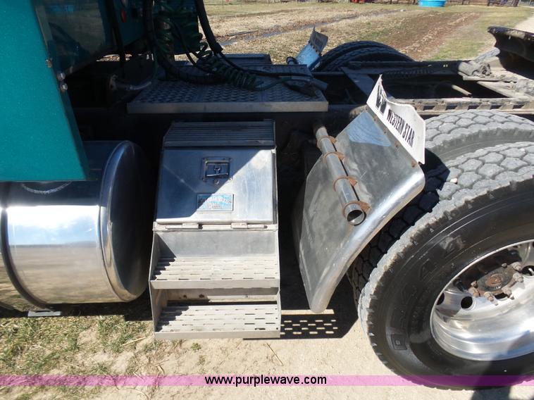 image for item AX9236 2006 Western Star 4900EX semi truck