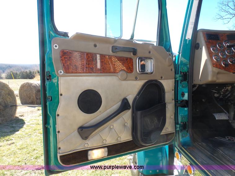 image for item AX9236 2006 Western Star 4900EX semi truck