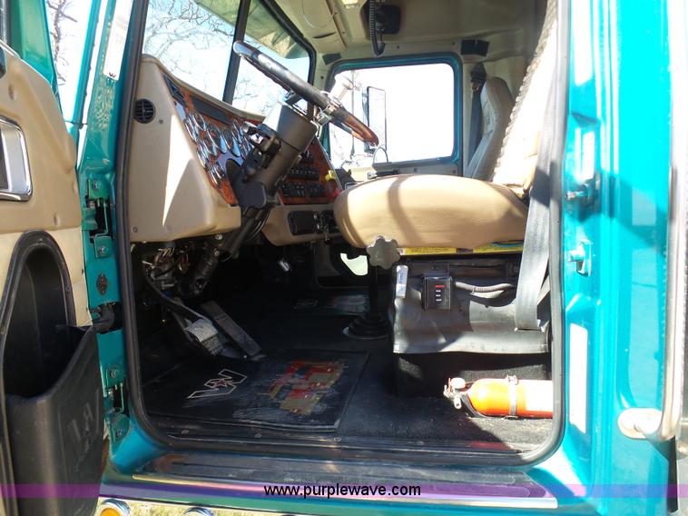 image for item AX9236 2006 Western Star 4900EX semi truck