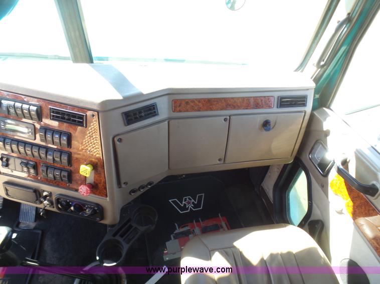 image for item AX9236 2006 Western Star 4900EX semi truck