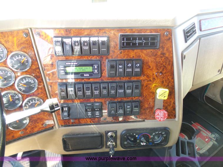 image for item AX9236 2006 Western Star 4900EX semi truck